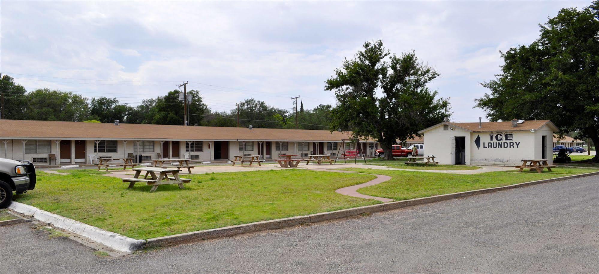Andrews Motor Inn Bagian luar foto
